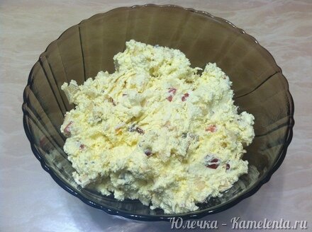 Приготовление рецепта Творожная запеканка с яблоками и изюмом шаг 7