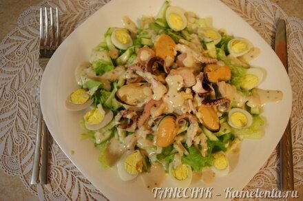 Приготовление рецепта Салат с морепродуктами шаг 11