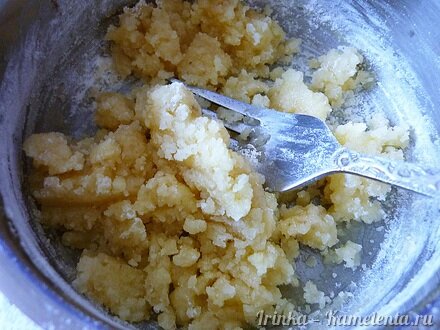 Приготовление рецепта Малиновые кексы с посыпкой шаг 8