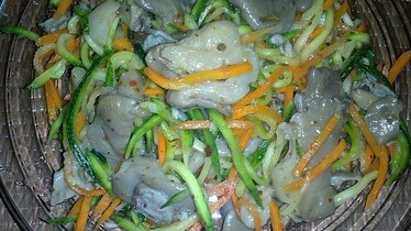 Грибы вешенки с овощами по корейским мотивам