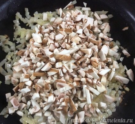 Приготовление рецепта Куриные рулетики с грибами шаг 5