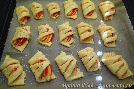 Приготовление рецепта Яблочные кармашки из творожного теста шаг 8