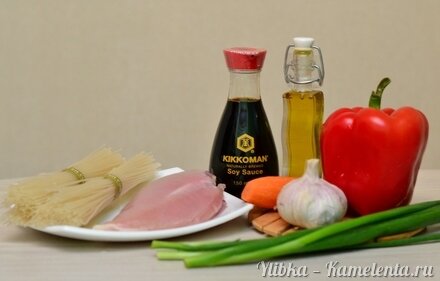 Приготовление рецепта Рисовая лапша с куриным филе и овощами шаг 1
