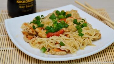 Рецепт Рисовая лапша с куриным филе и овощами