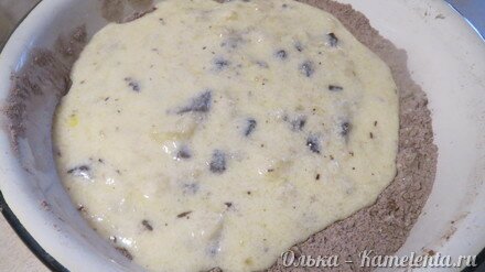 Приготовление рецепта Очень шоколадные маффины с кусочками бананов внутри шаг 6