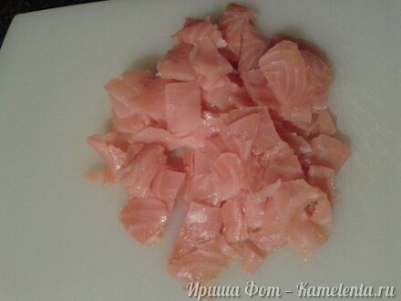 Приготовление рецепта Паста в сливочном соусе с лососем шаг 3