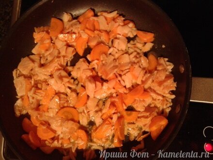 Приготовление рецепта Паста в сливочном соусе с лососем шаг 5