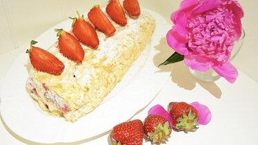 Рецепт Меренговый рулет с клубникой