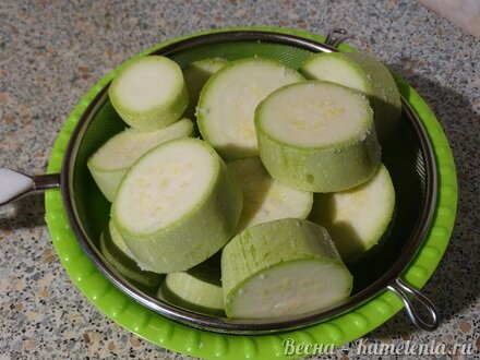 Приготовление рецепта Медальоны из кабачков шаг 4