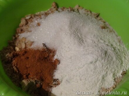 Приготовление рецепта Яблочно-грушевый пирог из запечённых мюсли шаг 5