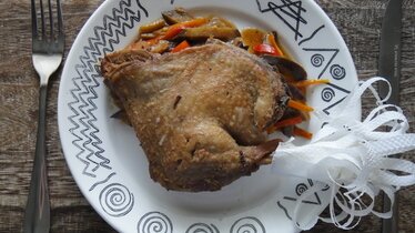 Рецепт Утка запечённая в рукаве на овощной подушке