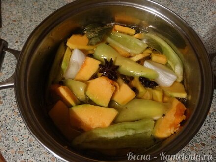 Приготовление рецепта Маринованная тыква с овощами шаг 6