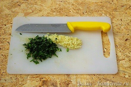 Приготовление рецепта Сырные булочки с чесноком и базиликом шаг 4