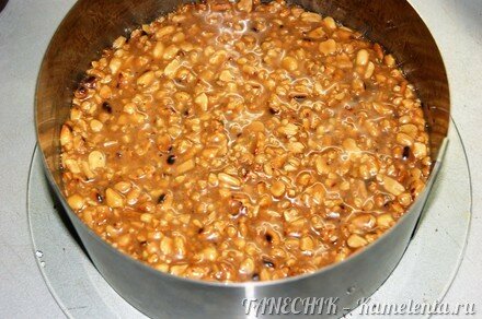 Приготовление рецепта Торт именинный &quot;А-ля сникерс&quot; шаг 11