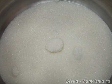 Приготовление рецепта Шоколадно-кофейный капкейк с пряной карамелью шаг 13