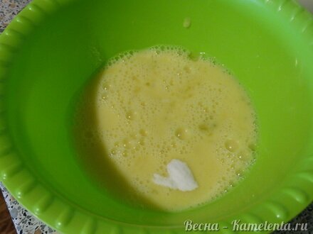 Приготовление рецепта Бисквитные розы шаг 2