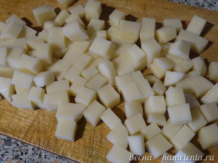 Приготовление рецепта Тёплый салат с болгарским перцем и сыром сулугуни шаг 4