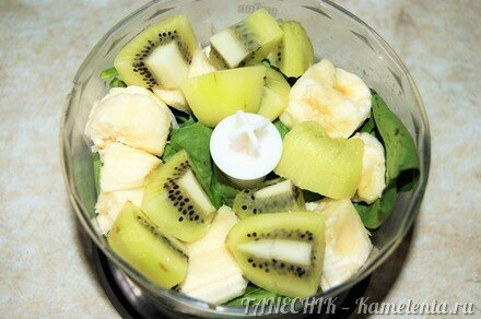 Приготовление рецепта &quot;Зеленый&quot; смузи шаг 2