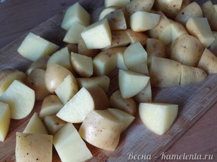 Приготовление рецепта Салат со шпинатом, с пряным молодым картофелем и редисом шаг 2