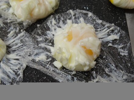 Приготовление рецепта Круассан с яйцом пашот шаг 12