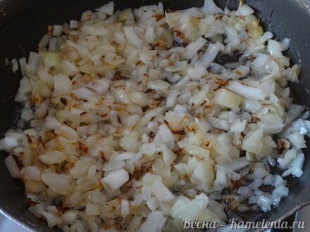 Приготовление рецепта Пикантные куриные желудочки в вино-сметанном соусе шаг 5