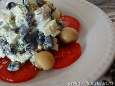 Приготовление рецепта Салат из фасоли и маринованных грибов шаг 7