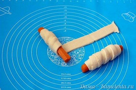 Приготовление рецепта К продавщице тёте Свете, что работала в буфете, приходили дружно вместе, покупать сосиски в тесте! шаг 3