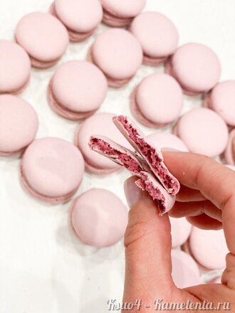 Приготовление рецепта Макарон клубничные на французской меренге шаг 9