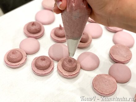 Приготовление рецепта Макарон клубничные на французской меренге шаг 11