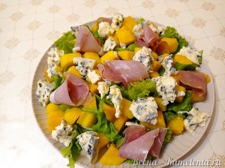 Приготовление рецепта Праздничный салат с манго шаг 5