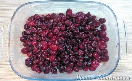 Приготовление рецепта Шоколадный клафути с вишней шаг 5