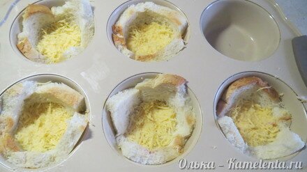Приготовление рецепта Запеченные хлебные &quot;корзиночки&quot; с яйцом и грудинкой шаг 4