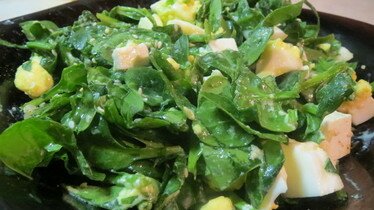 Салат со свежим шпинатом