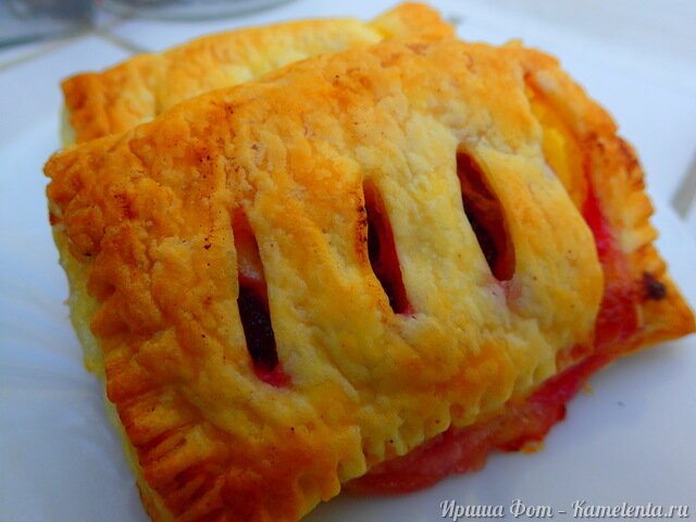 Рецепт слоек с творогом и вишней