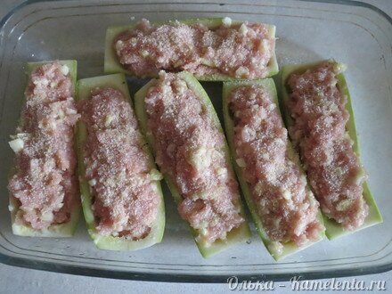Приготовление рецепта Кабачки с мясной начинкой запеченные в духовке шаг 6