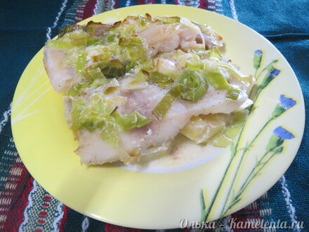 Приготовление рецепта Рыба в сливочном соусе с картофелем и луком пореем шаг 13