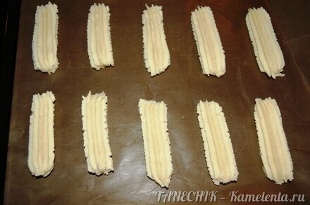 Приготовление рецепта Венское печенье с шоколадными хвостиками шаг 5