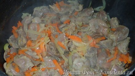 Приготовление рецепта Куриные желудки тушеные с картофелем шаг 5
