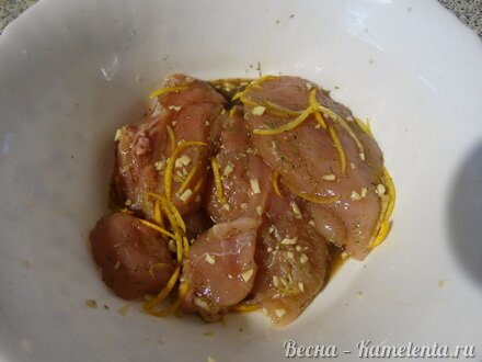 Приготовление рецепта Дуэт курочки и манго с тонкой ноткой апельсина шаг 11