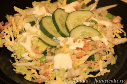 Приготовление рецепта Салат с пекинской капустой и грецким орехом шаг 7
