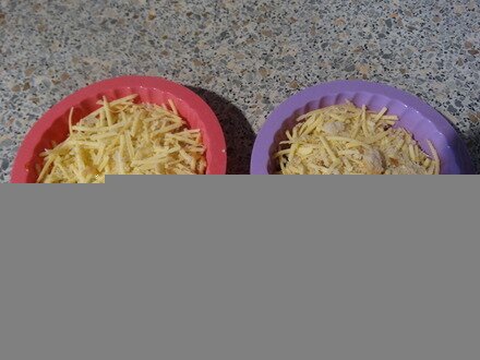 Приготовление рецепта Запечённая глазунья с вялеными томатами шаг 7