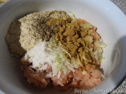 Приготовление рецепта Куриные биточки с овсяными хлопьями шаг 6