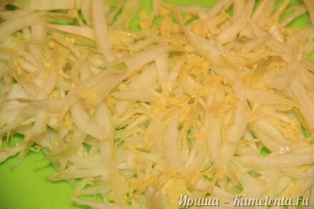 Приготовление рецепта Свежий салат с пекинской капустой и сыром шаг 1