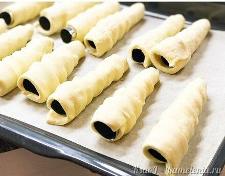 Приготовление рецепта Слоеные трубочки с белковым кремом шаг 4