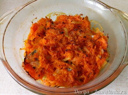 Приготовление рецепта Хек запеченный с морковью и луком шаг 8