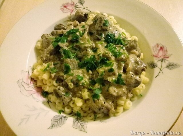 Рецепт куриной печени с сердечками в сметанном соусе