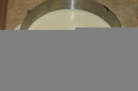 Приготовление рецепта Торт-мусс &quot;Клубника на сливках&quot; (без выпечки) шаг 7