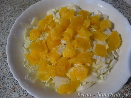 Приготовление рецепта Салат из пекинской капусты с апельсином и куриной грудкой шаг 4