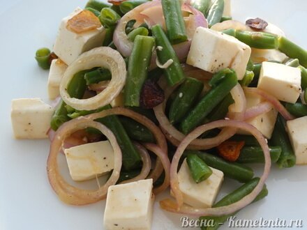 Приготовление рецепта Тёплый салат из стручковой фасоли с чесночным маслом шаг 8