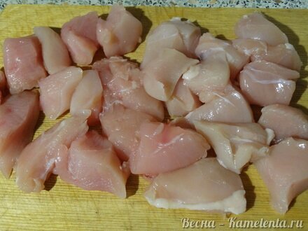 Приготовление рецепта Куриная грудка с брюссельской капустой и карамелизированной морковью шаг 2